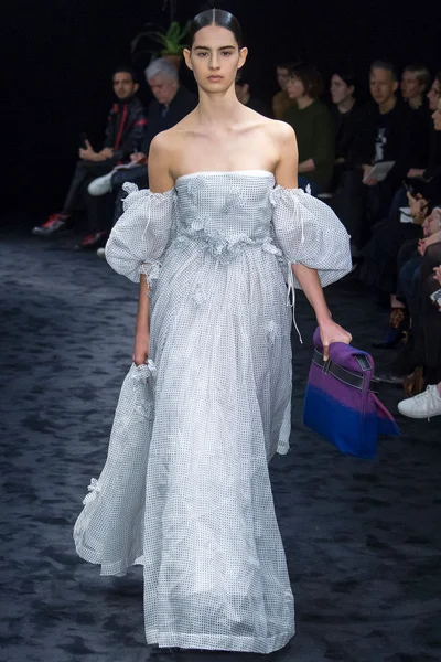 Look 3